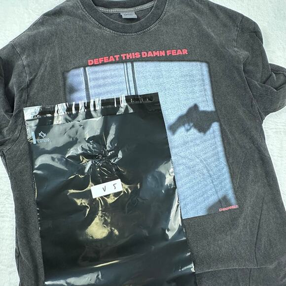 Vintage-Styled "Defeat This Damn Fear" Graphic Tee - Faded Black Streetwear, Ove - Picture 5 of 5